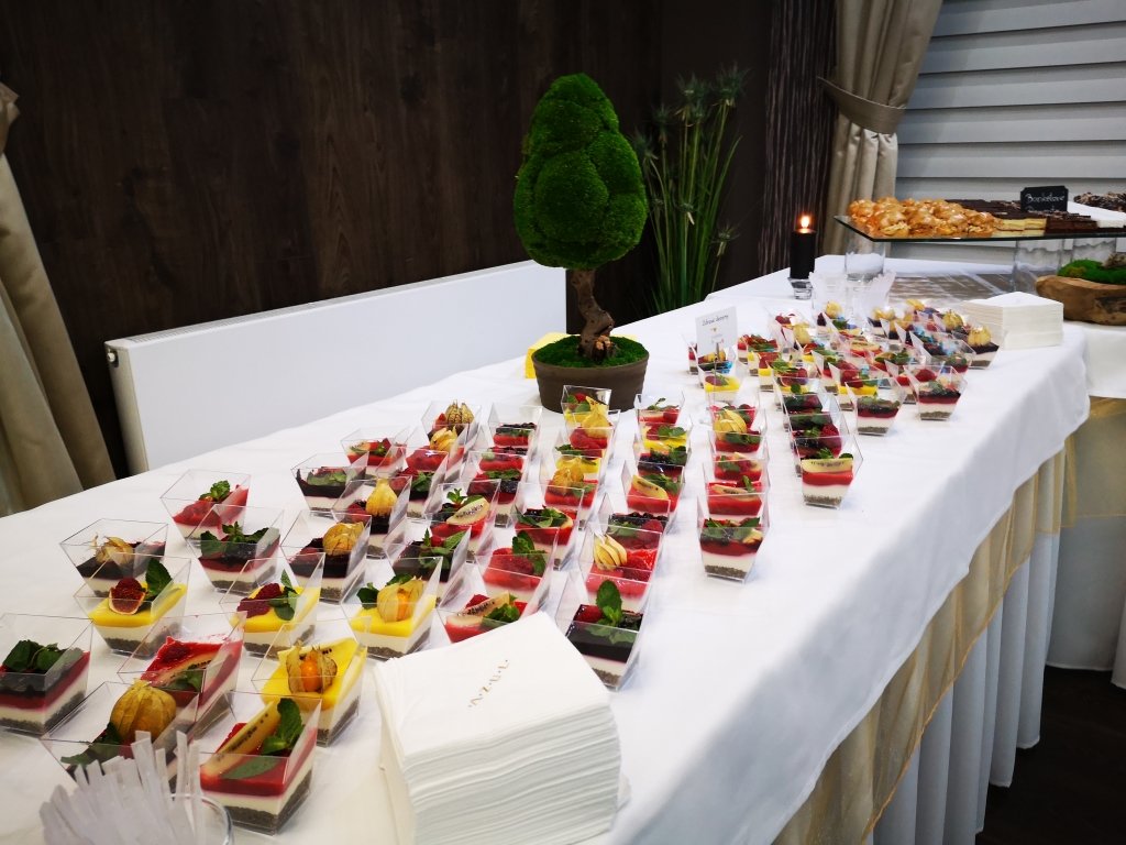 Dezert, catering, spoločenské podujatia, oslava, svatba - AZUL Hotel & Restaurant