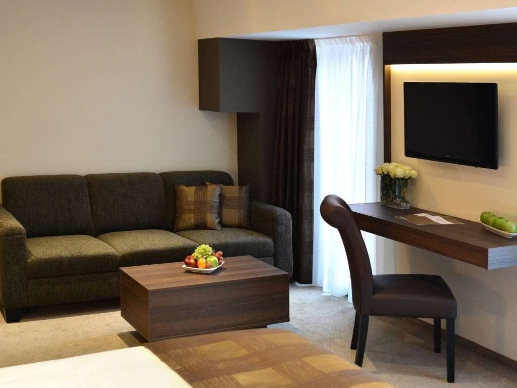Izba Superior, obývací priestor, pracovný stôl, tv - AZUL Hotel & Restaurant