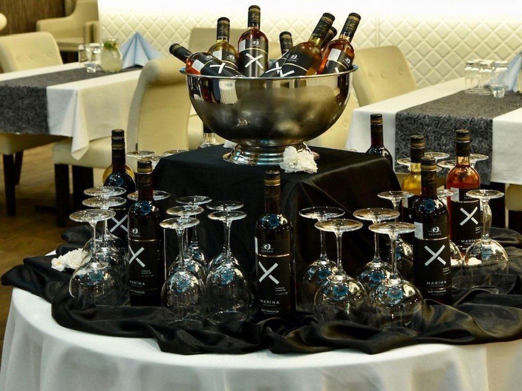 Ponuka vína, catering, spoločenské podujatia, svadba, recepcia - AZUL Hotel & Restaurant